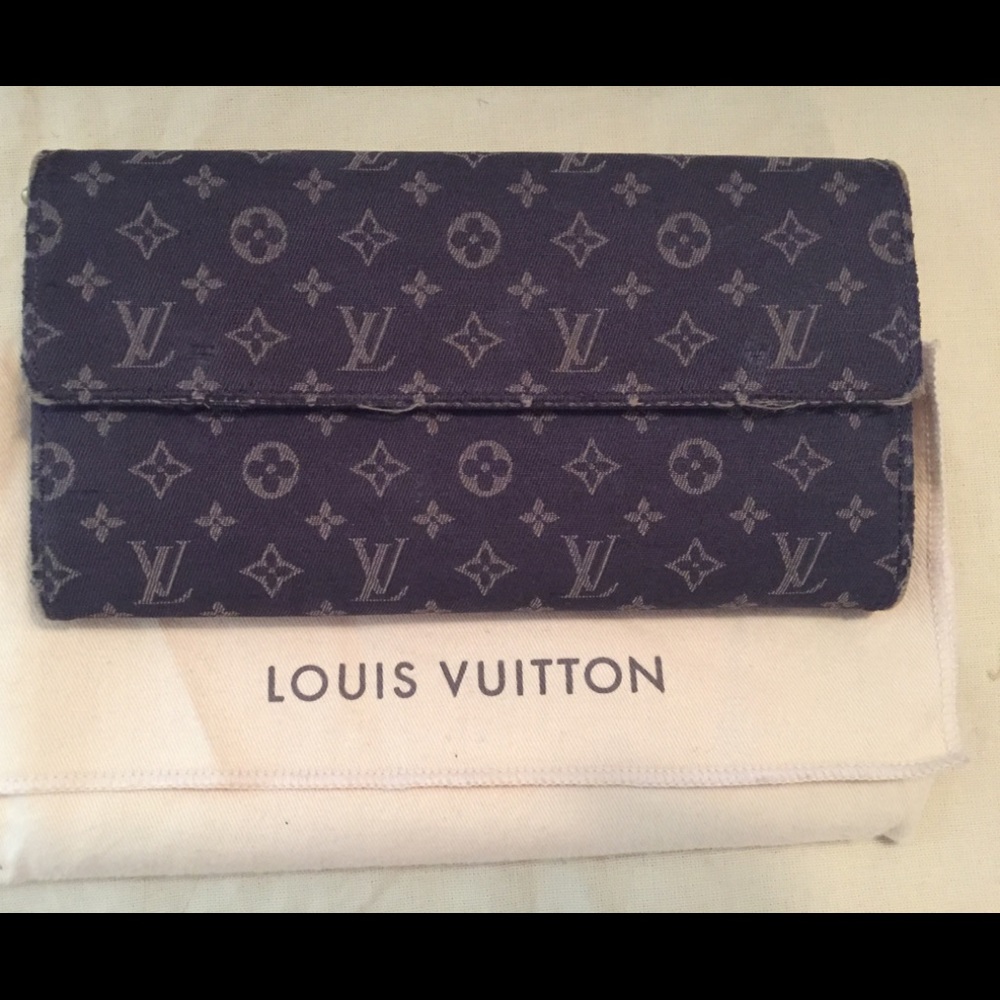 Louis Vuitton Mini Lin Sarah Wallet Ebene